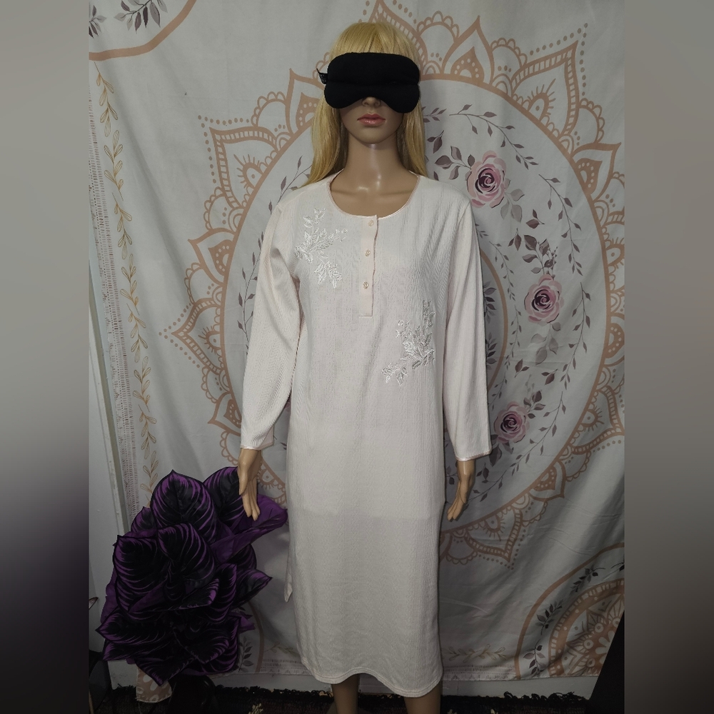 Like New Vintage Collete By Miss Elaine Nightgown Medium Blush Pink Embroiderred